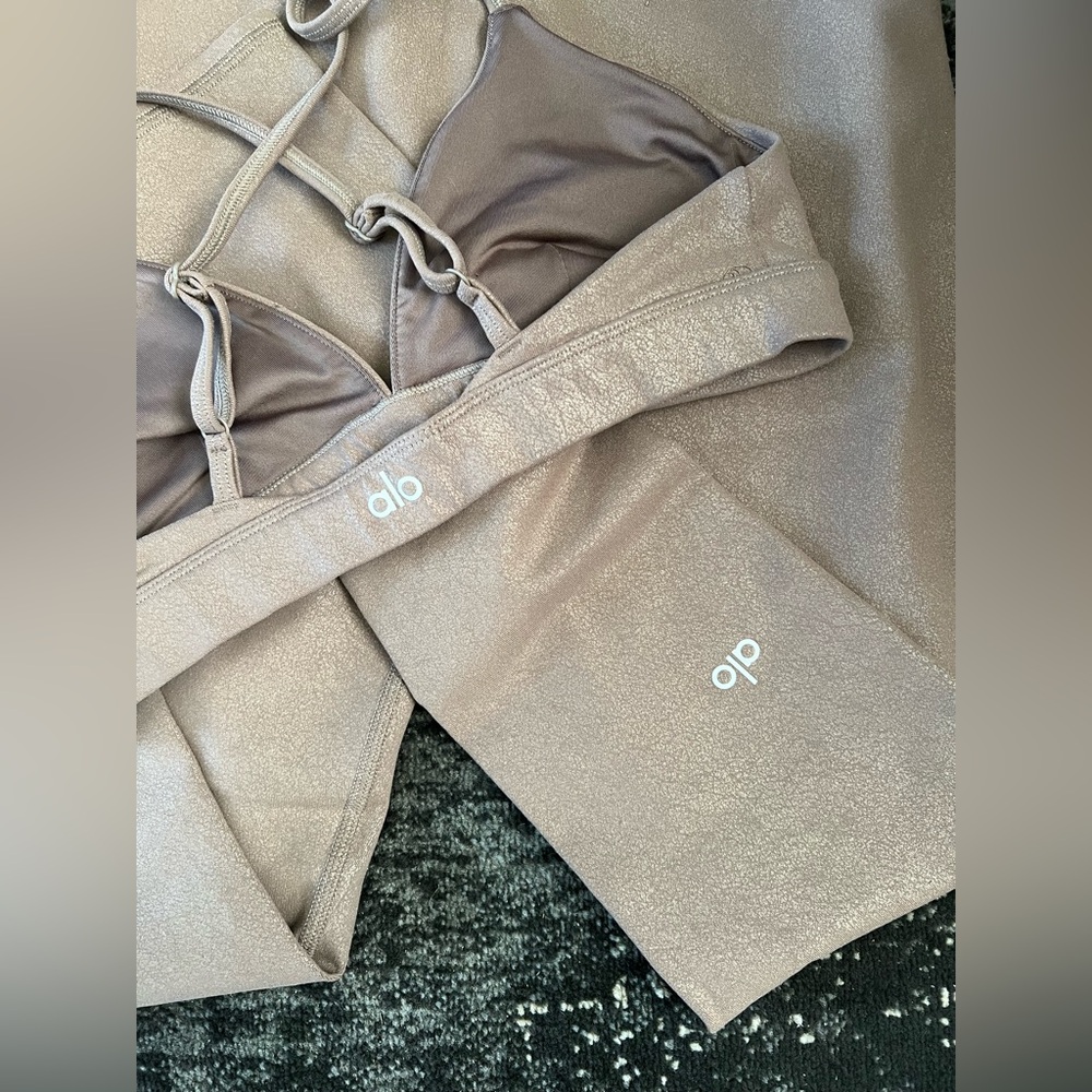 ALO Yoga Shimmering Tan Activewear Set - Picture 2 of 16